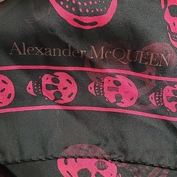 Alexander McQueen Scarf - New with Tags - Picture 2 of 6